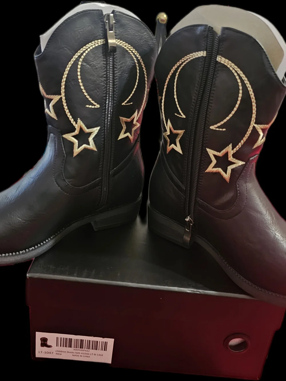 Black Star-Embroidered Western Boots